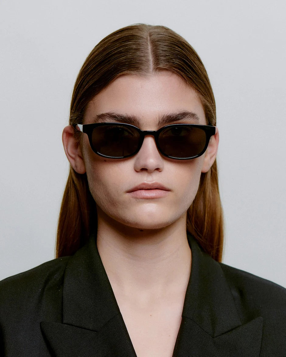 CHARLIE - Black Sunglasses by A.Kjaerbede worn by a model with sleek hair and a modern outfit.