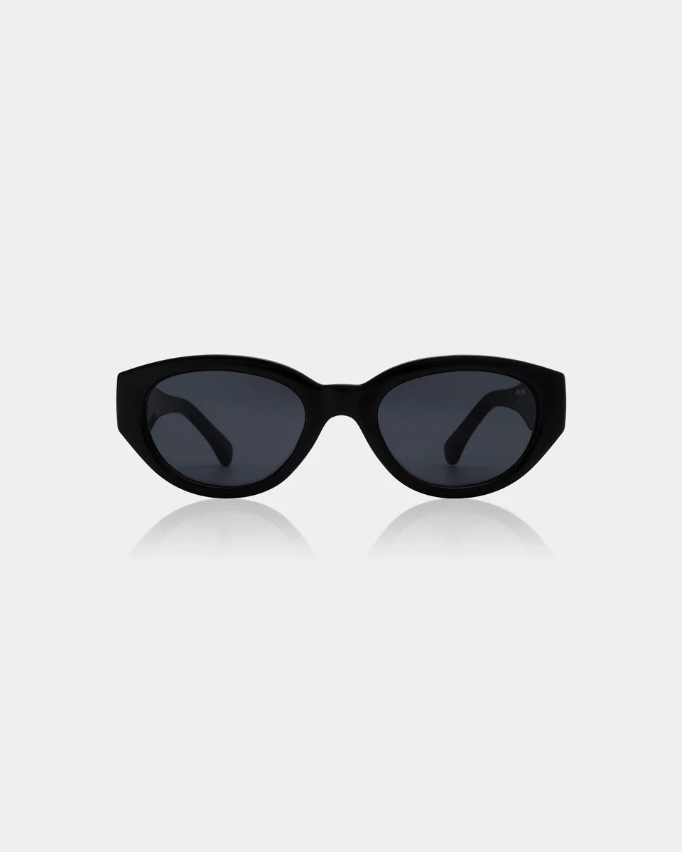 WINNIE - Black by A.Kjaerbede