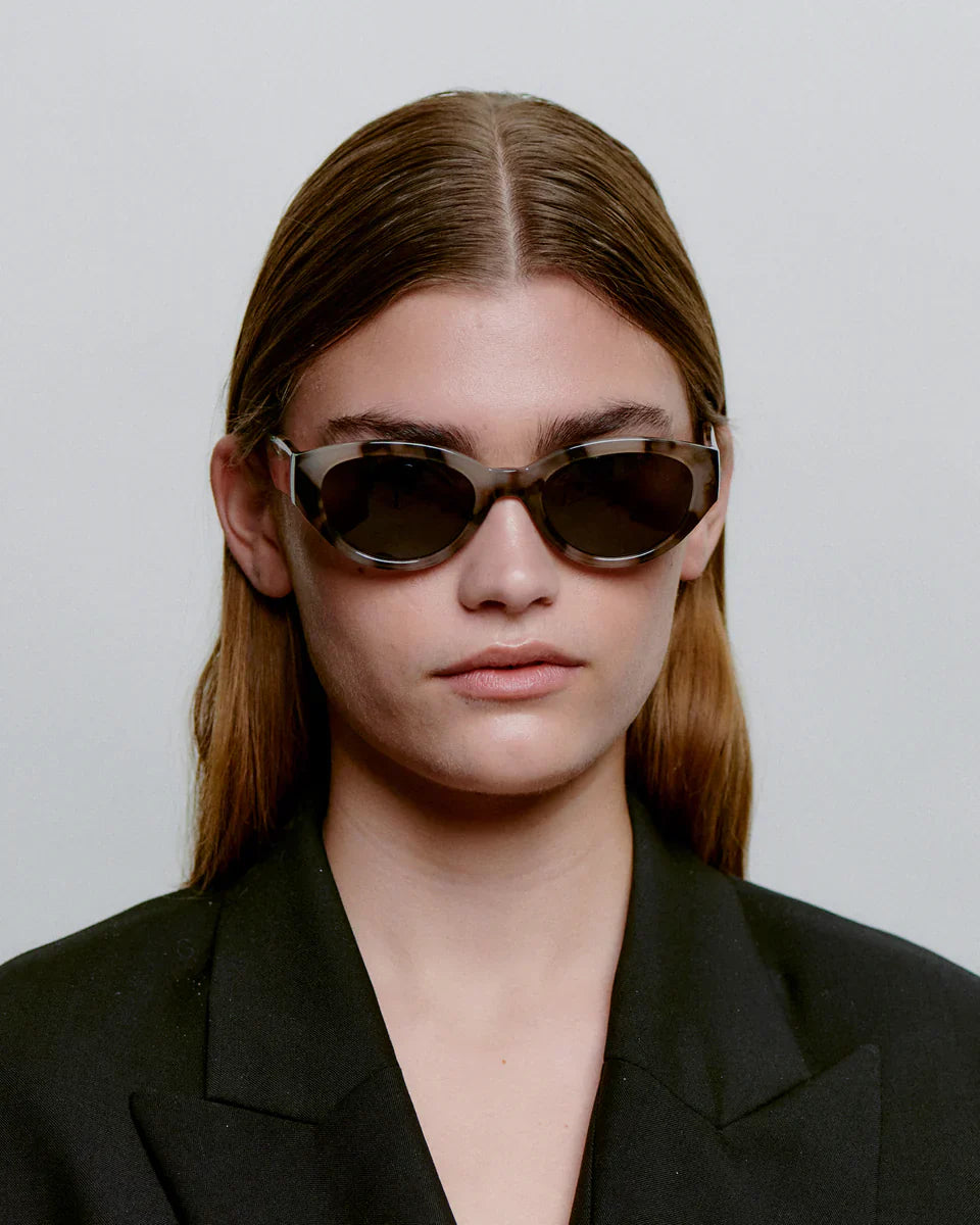 WINNIE - Cookie Dough Sunglasses by A.Kjaerbede worn by a model with long hair in a black blazer.