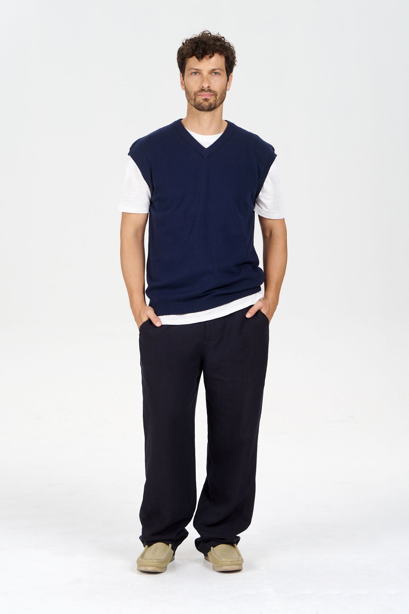 MAKULU Tencel Linen Trouser - Navy worn by a model, featuring a loose fit and stylish v-neck top.