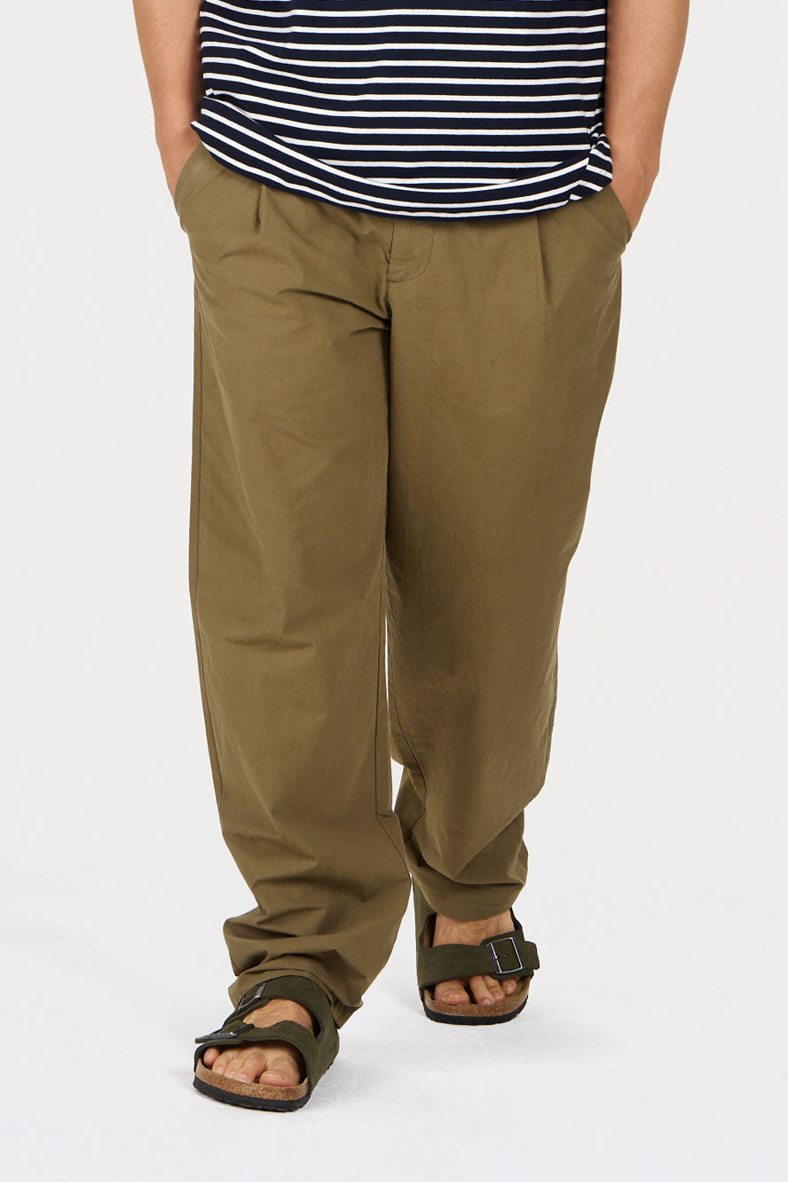 BOWIE Organic Cotton Trouser - Olive displayed on model with loose fit, showcasing comfort and style.