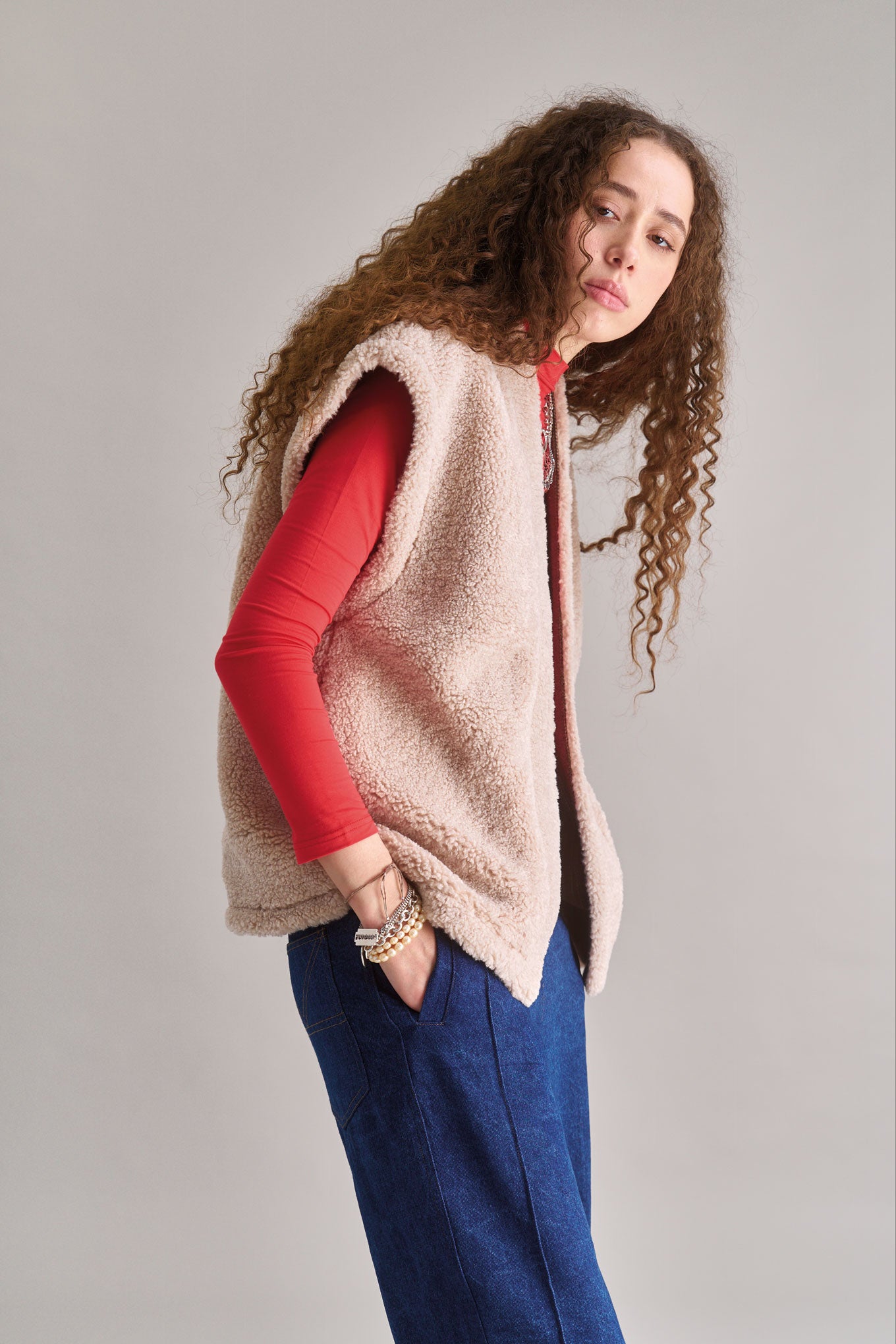 GEORGIE Reversible Recycled Fleece Gilet - Sand