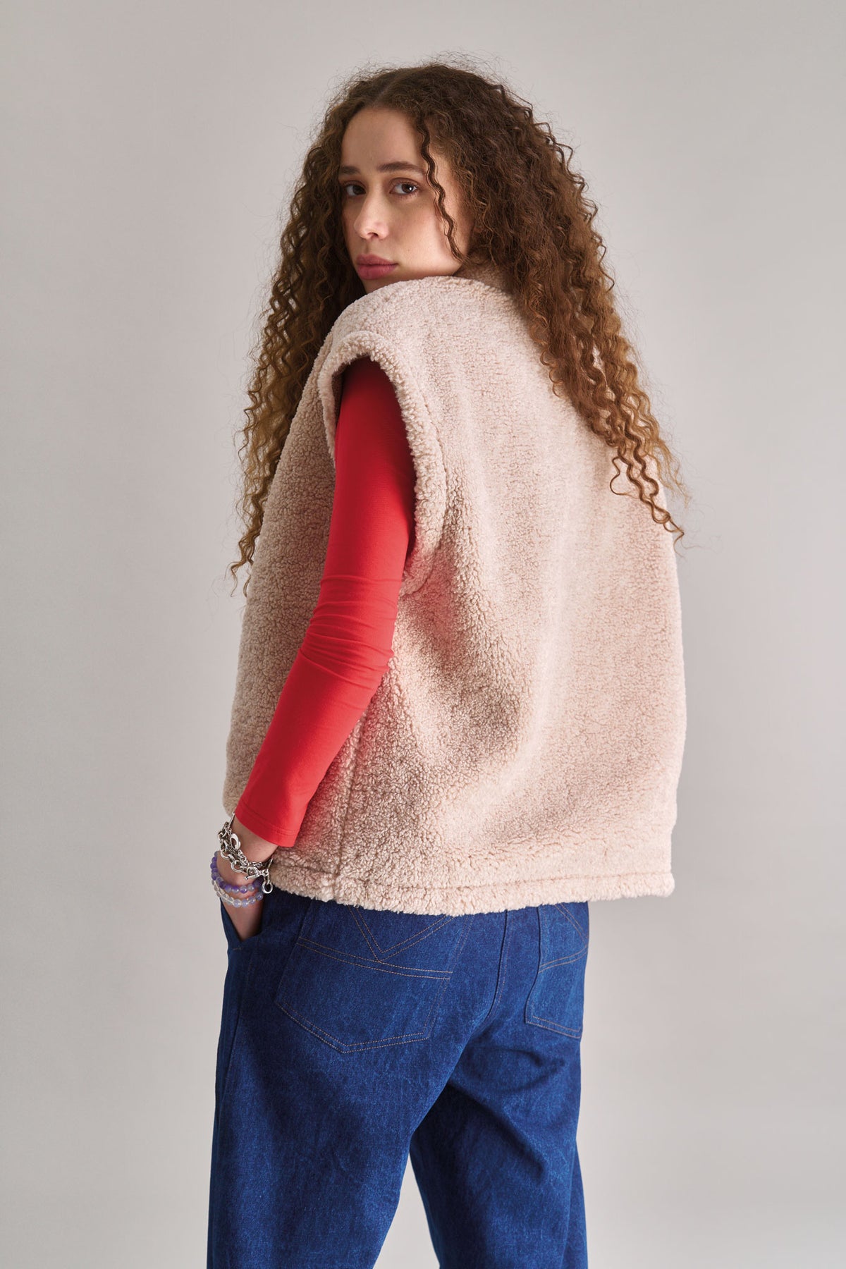 GEORGIE Reversible Recycled Fleece Gilet - Sand