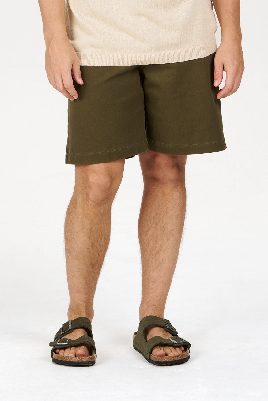 JAMBO Organic Cotton Twill Short - Green displayed on a model, featuring a loose fit, perfect for warm weather.
