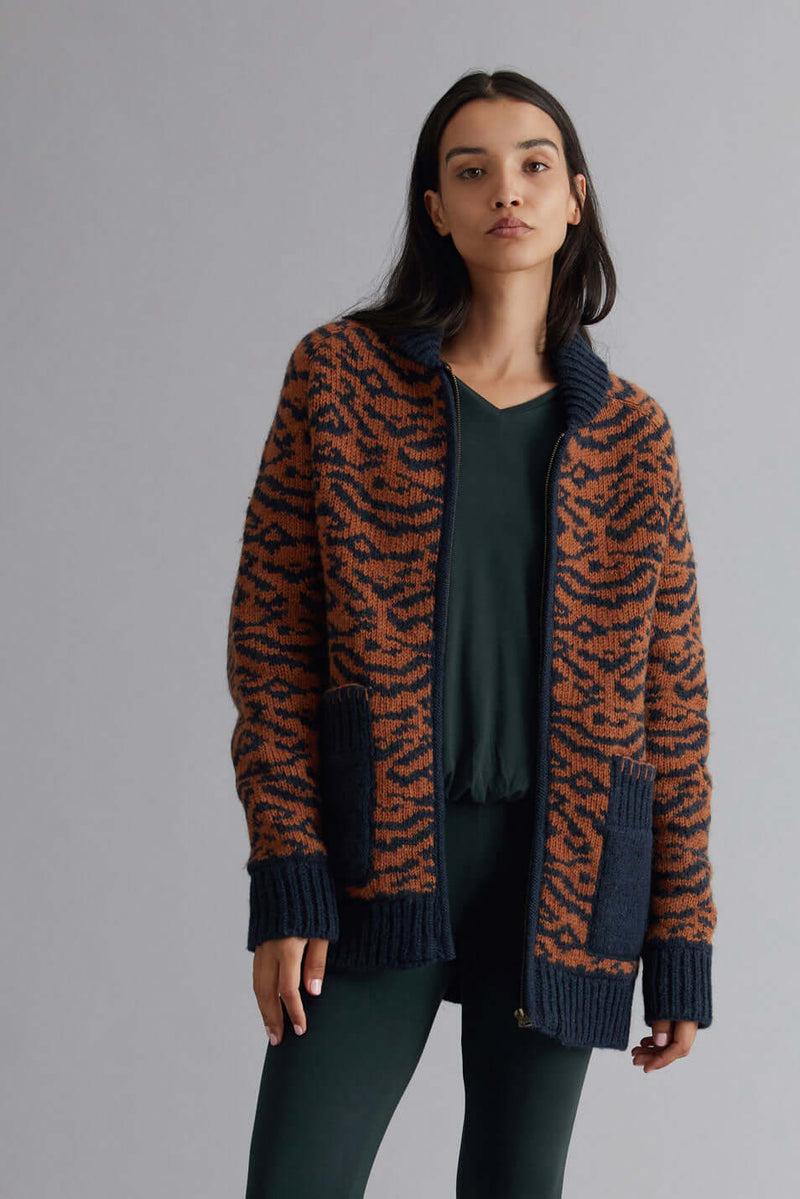 TIGER RUG - Lambswool Jacket Tiger Rug Jacquard